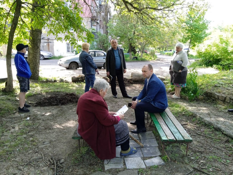 Прошел сход граждан на ул. Менделеева, 26. Прошел сход граждан на ул. Менделеева, 26.