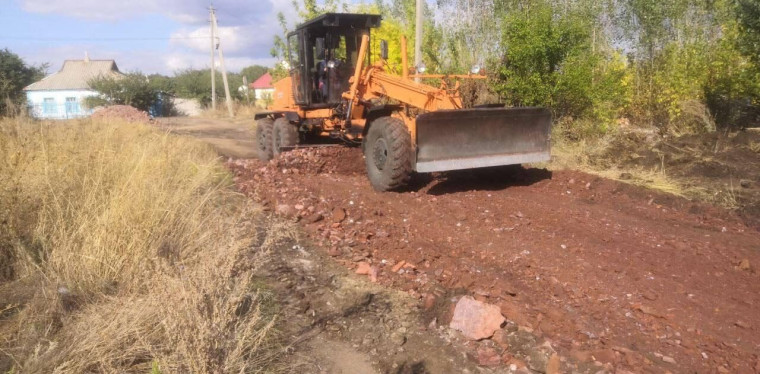 Специалисты из Самары ремонтируют дорогу по ул. Уральская в Снежном. Специалисты из Самары ремонтируют дорогу по ул. Уральская в Снежном.