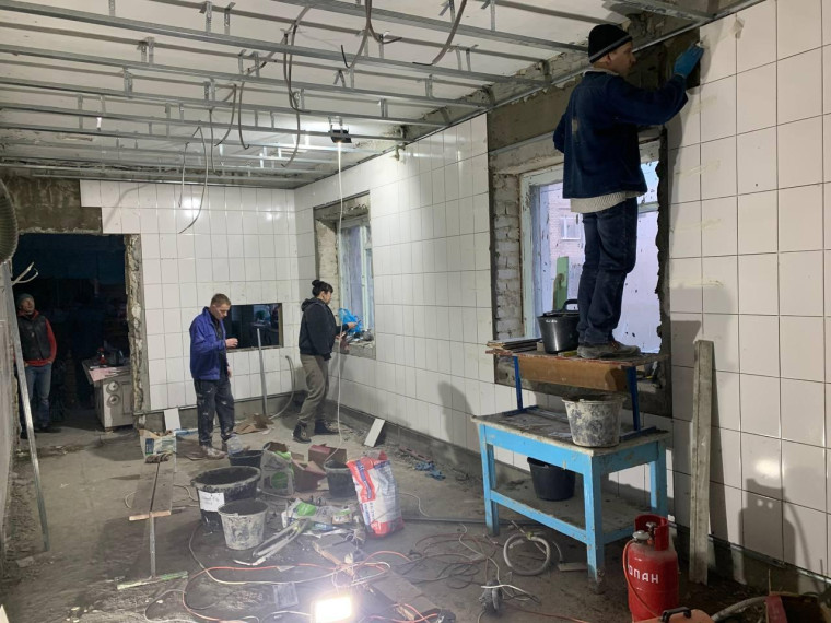 Силами шефа-региона Самарской области в МБОУ "СШ №3 г.Снежное" продолжается ремонт пищеблока. Силами шефа-региона Самарской области в МБОУ "СШ №3 г.Снежное" продолжается ремонт пищеблока.