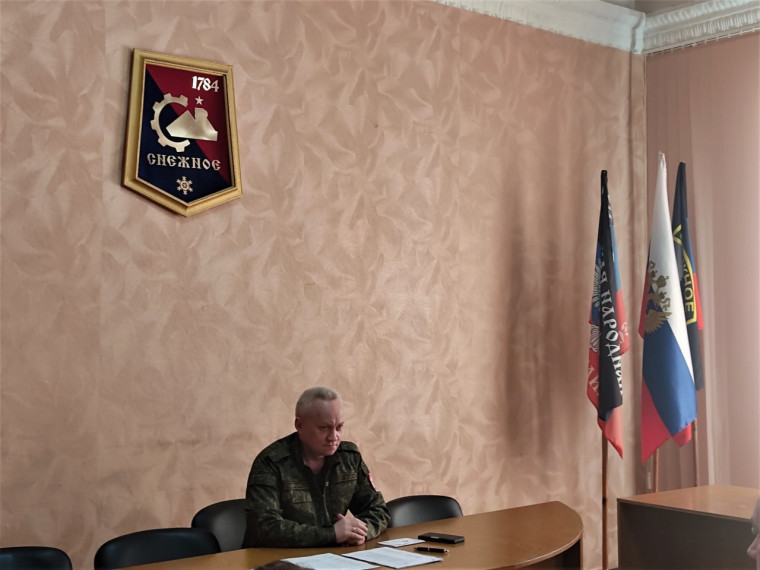 Еженедельное совещание при главе администрации города. Еженедельное совещание при главе администрации города.