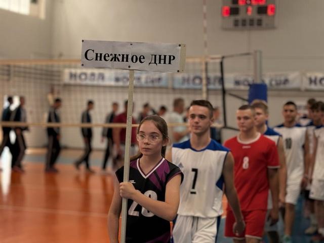 Спортсмены из Снежного участвуют в турнире по волейболу в Самарской области. Спортсмены из Снежного участвуют в турнире по волейболу в Самарской области.