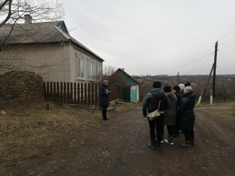 Сход граждан в пгт Андреевка на ул. Медведева. Сход граждан в пгт Андреевка на ул. Медведева.